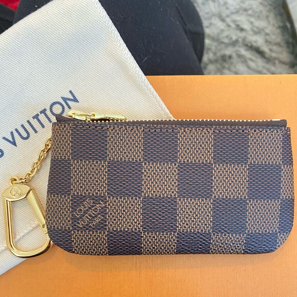 *New* Louis Vuitton Key Pouch in DE Damier Ebene